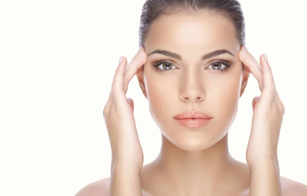 فیلر هیالورونیک اسید چیست و تزریق آن چه مزایا و کاربردهایی می‌تواند برای صورت داشته باشد