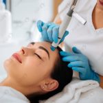 بررسی کاربردهای محلول دستگاه هیدروفیشیال + خرید در مجموعه شهرمد